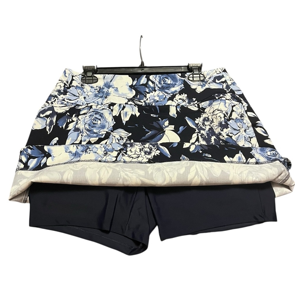 S.C. & Co. Floral Blue and White Women's Skort. NWOT - Picture 3 of 5